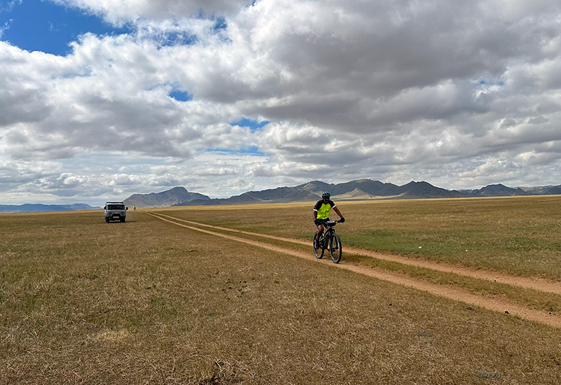 Altai Tavan bogd cycling tour